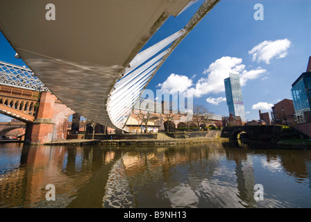 Manchester Castlefield Bezirk - Ansicht unter Händler Brücke Stockfoto