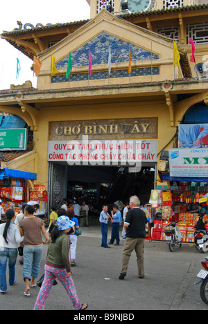 Ständen und Geschäften in Ben Thanh Market, Schinken Nghi Boulevard, Saigon, Ho-Chi-Minh-Stadt, Vietnam Stockfoto