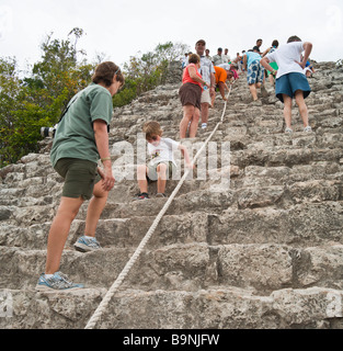 Mexiko Yucatan - Maya Coba-historische Ruinen Komplex - klettern die Pyramide Nohoch Mul Stockfoto