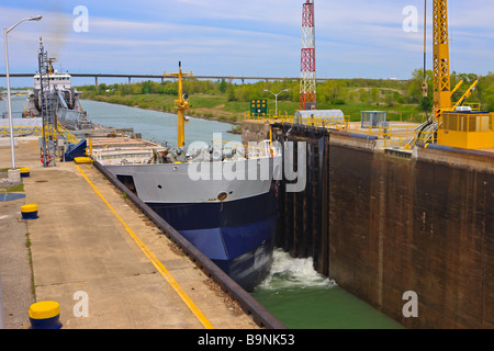 Großen Massengutfrachter Schiff Eingabe Lock 3 des Welland Kanäle Systems im Musée St Catharines, Welland Kanäle Zentrum. Stockfoto