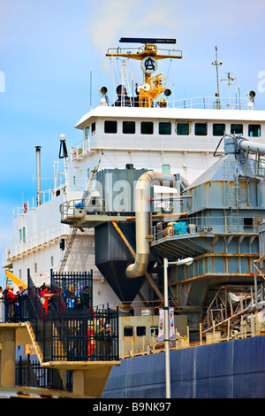 Großen Massengutfrachter Schiff in Schleuse 3 des Welland Kanalsystems am St Catharines Museum, Schloss 3, Welland Kanäle Zentrum. Stockfoto