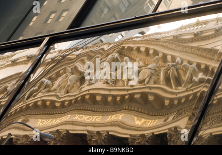 New York NY 24. März 2009 Reflexion der New York Stock Exchange Wall Street Stockfoto
