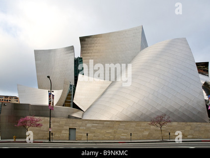 Eine vollständige Seitenansicht von der Walt Disney Music Hall Stockfoto