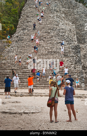 Mexiko Yucatan - Maya Coba-historische Ruinen Komplex - klettern die Pyramide Nohoch Mul Stockfoto