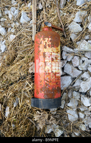 Ein Feuerlöscher an einem Strand Strandline gespült Stockfoto