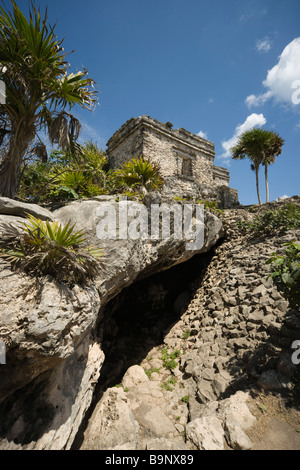 Mexiko Yucatan 2009 Tulum der alten Maya ruiniert Festungsstadt mit Tempeln im Haus der Cenote Stockfoto