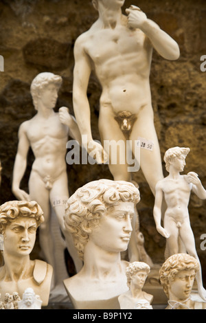 Reproduktionen von Michelangelo David zum Verkauf in San Gimignano, Toskana, Italien. Stockfoto