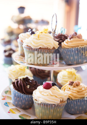 Feenkuchen auf Cake Stands Stockfoto