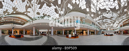 360-Grad Panorama des Innenraums des Westfield Shopping Centre in Shepherds Bush West London Stockfoto