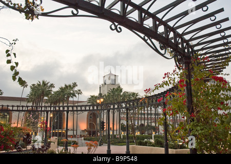 El Pueblo de Los Angeles historisches Denkmal mit Union Station im Hintergrund Stockfoto