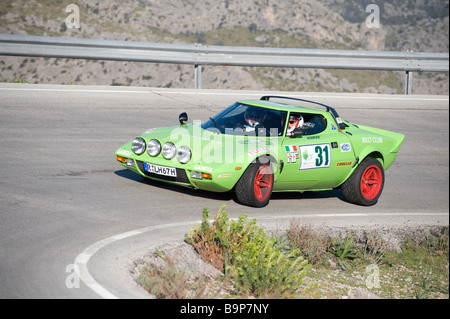 Grün-1974 Lancia Stratos Sports das Autolaufen in der Classic-Rallye Mallorca Stockfoto