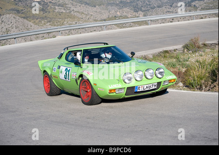 Grün-1974 Lancia Stratos Sports das Autolaufen in der Classic-Rallye Mallorca Stockfoto