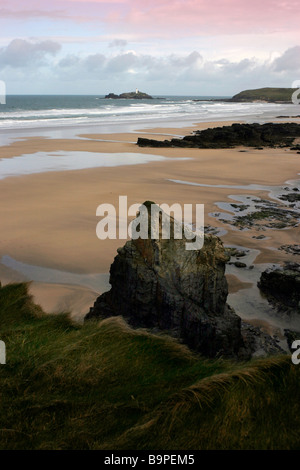 Blick von der Klippe mit Blick auf Godrevy Leuchtturm Cornwall UK Stockfoto