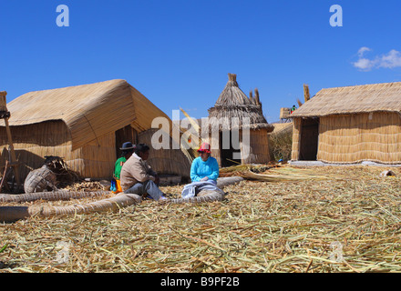 Schwimmenden Uros Insel auf dem Titicacasee in Peru Stockfoto