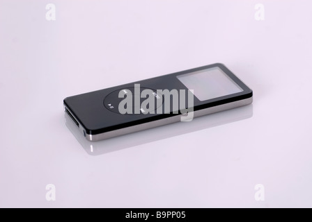 Schwarzer Ipod Nano Ausschnitt auf weißem Hintergrund Stockfoto