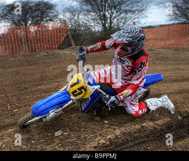 Wettbewerber in einem Twinshock Motocross Event statt auf Topcliffe Flugplatz in der Nähe von Thirsk, North Yorkshire Stockfoto