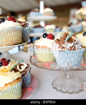 Feenkuchen auf Cake Stands Stockfoto