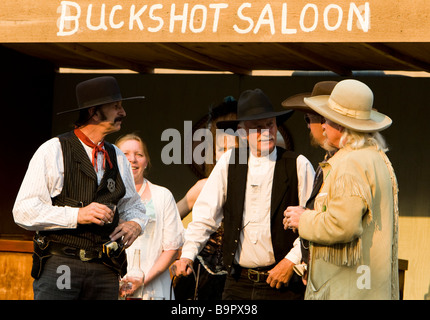 Schießerei-Re-Enactment außerhalb Irma Hotel Cody Wyoming USA Stockfoto