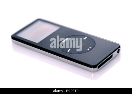 Schwarzer Ipod Nano Ausschnitt auf weißem Hintergrund Stockfoto