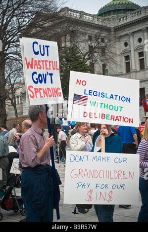 Anti-Steuer protestieren Sie Teeparty Harrisburg PA, Demonstrator, verschwenderische Ausgaben zu kürzen Stockfoto