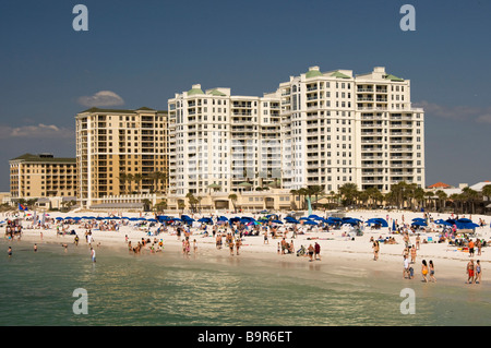 Familien genießen am Strand in Florida Stockfoto