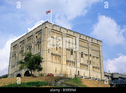 Norwich Castle keep normannische Architektur Norfolk East Anglia England UK Architektur 12. Jahrhundert englische Flagge Burgen Stockfoto