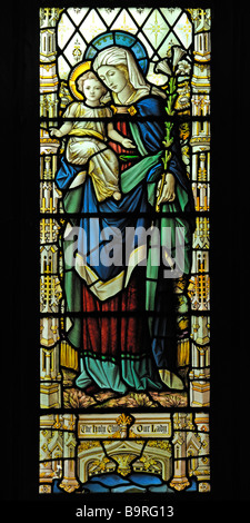 Die Holy Child und die Gottesmutter, South Kirchenschiff Fenster (Detail). Kirche der Heiligen Maria, Dalton-in-Furness, Cumbria, England, Großbritannien, Europa Stockfoto