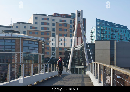 Frau des Ritters Weg Brücke über den Fluss Aire, Clarence Dock, Leeds, West Yorkshire, England, UK Stockfoto