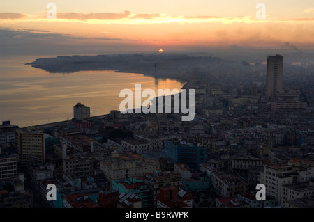 Sonnenaufgang am Malecón in Havanna, Kuba Stockfoto