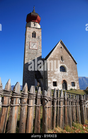 Kirche St. Nikolaus in der Nähe von Mittelberg ritten Trentino Italien Stockfoto