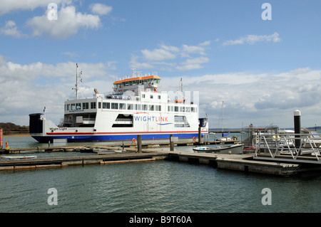 Wightlink Fähre Weißlicht verlassen Lymington nach Yarmouth auf der Isle Of Wight gesehen hier auf Lymington Fluß gebunden Stockfoto