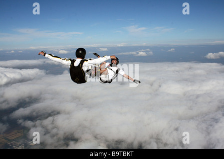 Zwei Fallschirmspringer in der Sit-Lage Stockfoto