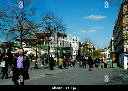 Paris Frankreich, große Menschenmenge, geschäftige Straßenszene, Fußgängerzone, in 'Les Halles', 'Le Forum' Shopping Center vor dem Marktplatz, Vintage Stockfoto