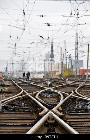 Eisenbahn-Kreuzung in der Nähe der Main train Station, Riga, Lettland, Europa Stockfoto