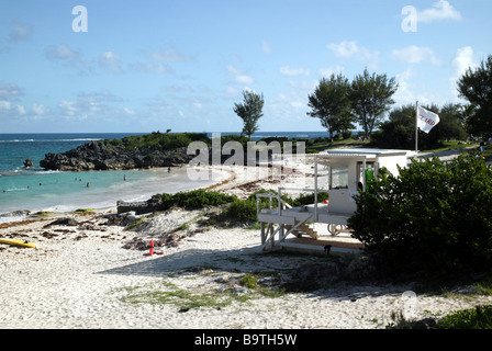 Schuss von John Smith Bay zeigt die Strandwache auf der südlichen Küste von Bermuda. Stockfoto