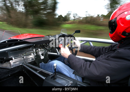 Ein Cockpit-Blick bei Geschwindigkeit eines Ariel Atom bei Geschwindigkeit Stockfoto