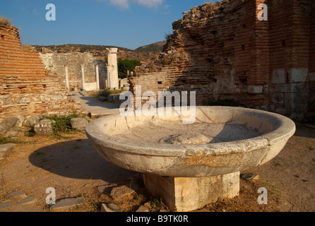 Taufbecken in den Ruinen der Kirche St Mary in Ephesus-Türkei Stockfoto