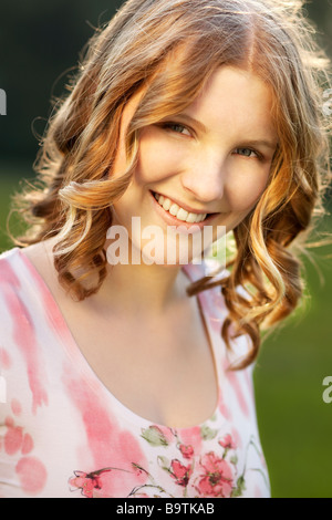 Lächelnden blonden Frau, portrait Stockfoto