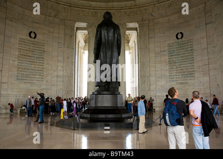 Besucher am Thomas Jefferson Memorial, Washington DC Stockfoto