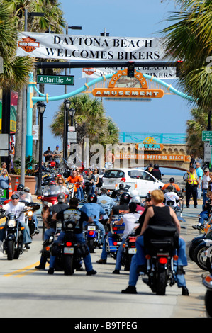 Daytona Beach Florida Biker Woche Motorrad Wallfahrt Jahresveranstaltung Stockfoto