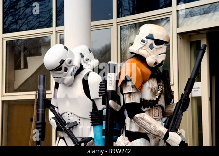 Star Wars Sturmtruppen Charaktere an einem Sci-Fi-Tag statt, an der Bradford auf Avon-Bibliothek in Wiltshire Stockfoto