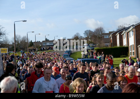 Marathonläufer zu Jahresbeginn Dronfield 10K laufen in Derbyshire, England Stockfoto