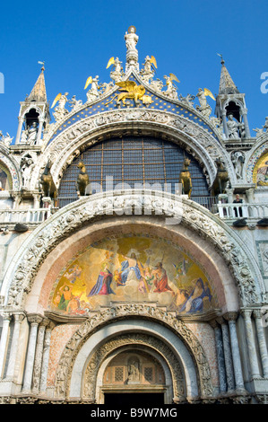 Die Architektur des Cathdrals und Kirche auf dem Platz San Marcos in Venedig Italien Stockfoto