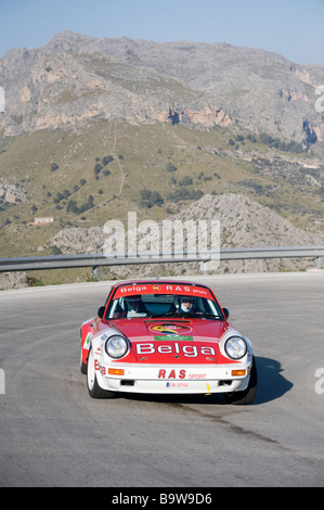 Rot 1984 Porsche 911 sc Rs Sports das Autolaufen in der Oldtimer-Rallye Mallorca Stockfoto