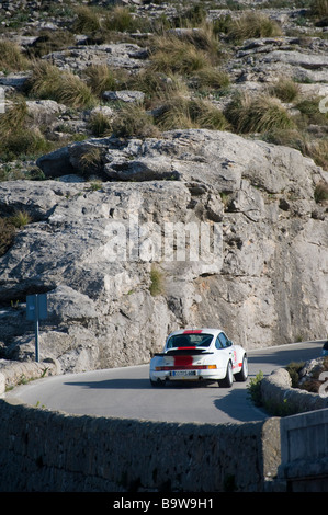 Rückansicht des Jahres 1984 Porsche 911 sc Rs Sports das Autolaufen in der Oldtimer-Rallye Mallorca Stockfoto