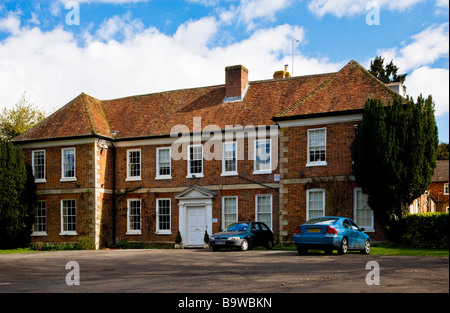 Das alte Pfarrhaus ein schönes Beispiel der georgischen Architektur in der englischen Dorf Pewsey in Wiltshire England UK Stockfoto