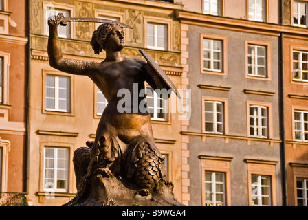 Statue der Meerjungfrau auf dem alten Marktplatz. Warschau Stadtzentrum entfernt. Polen, Europa. Stockfoto