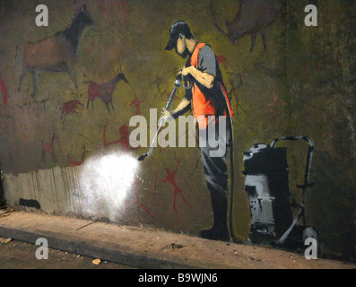 Banksy Graffiti Remover (Whitewashing Lascaux) in Leake Street Waterloo, London 2008 Stockfoto