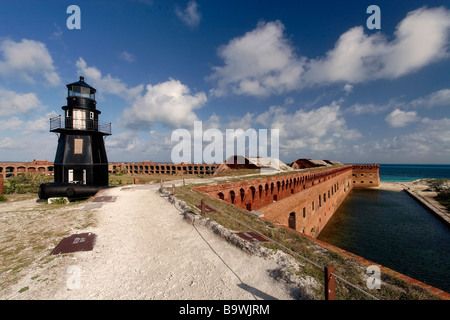 Blick auf einen Leuchtturm auf der Oberseite ein Backstein Fort Fort Jefferson Dry Tortugas Nationalpark Florida Keys Stockfoto