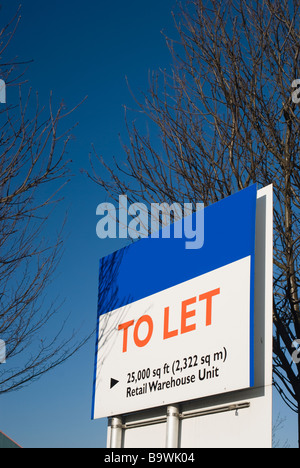 Lager Gewerbeeinheit Zeichen gegen ein strahlend blauer Himmel lassen Stockfoto